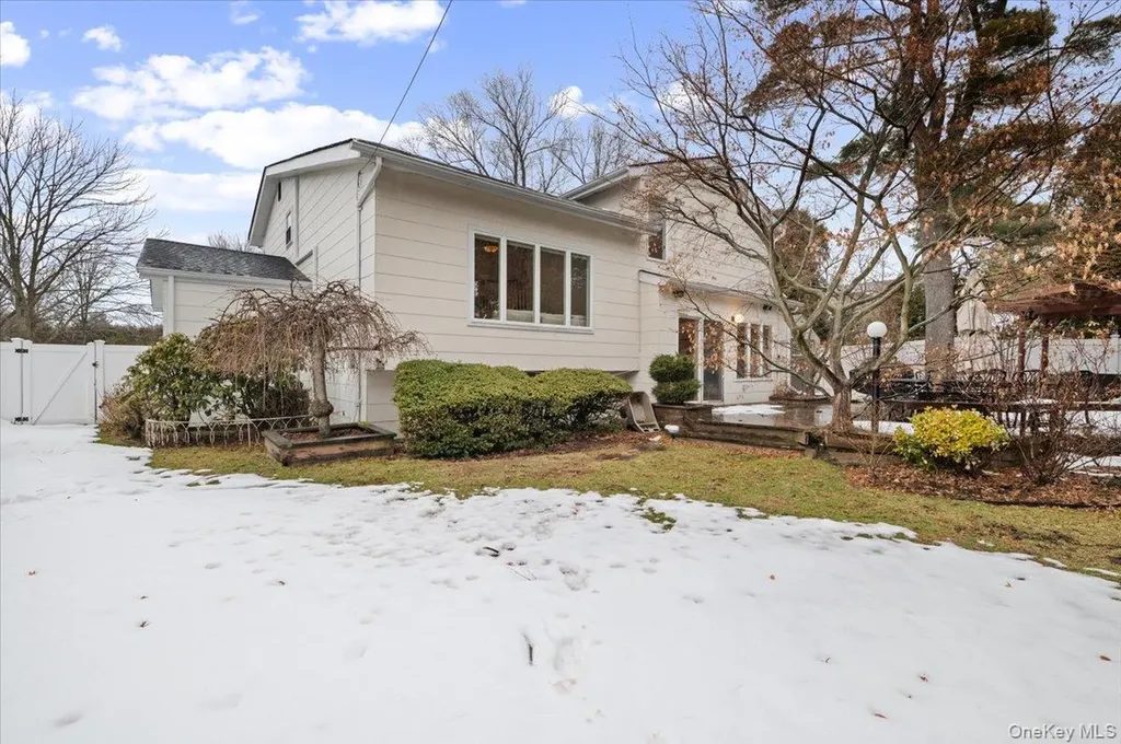 8 Sagamore Way S Jericho NY 11753