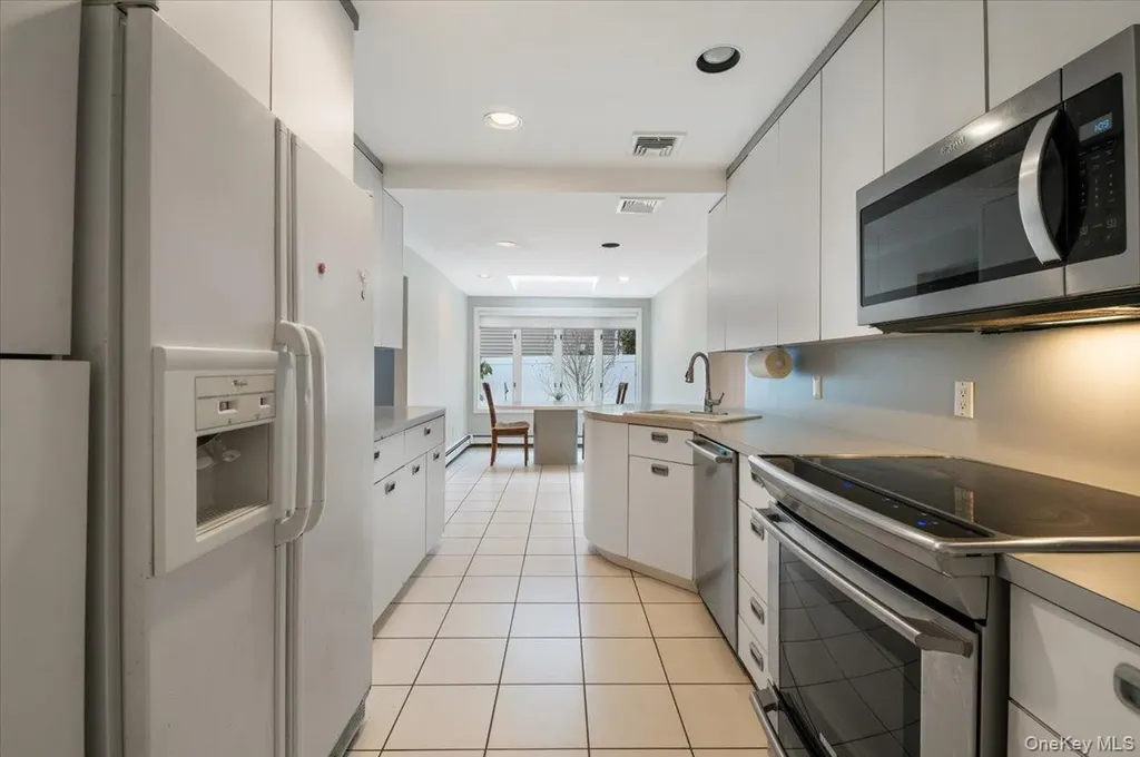 8 Sagamore Way S Jericho NY 11753