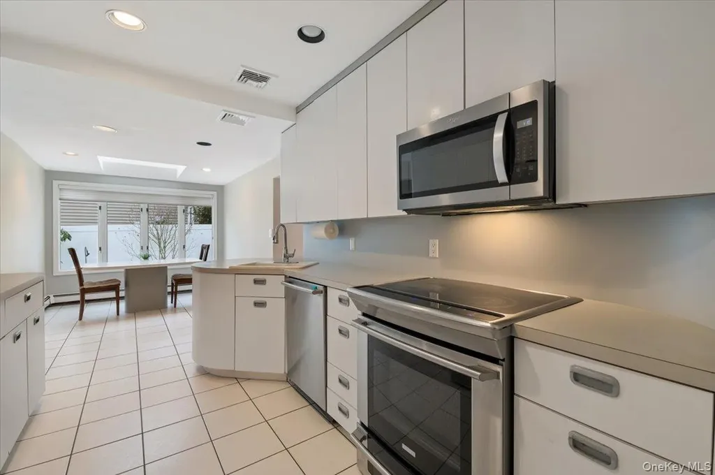 8 Sagamore Way S Jericho NY 11753