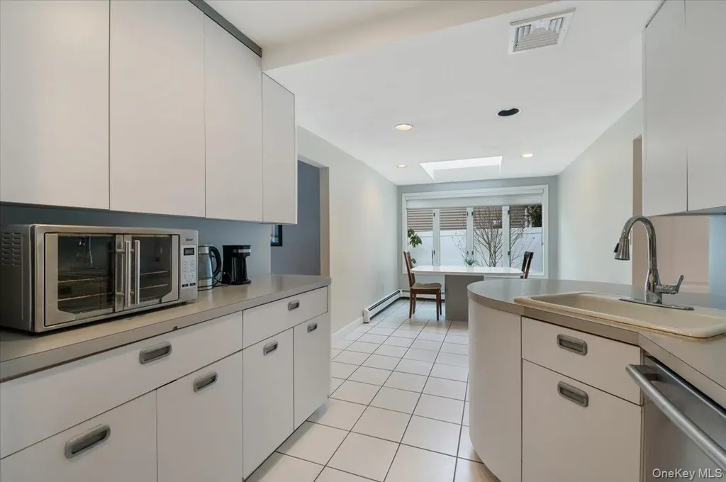 8 Sagamore Way S Jericho NY 11753