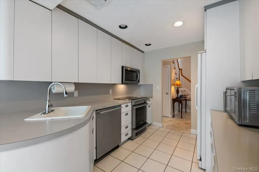 8 Sagamore Way S Jericho NY 11753