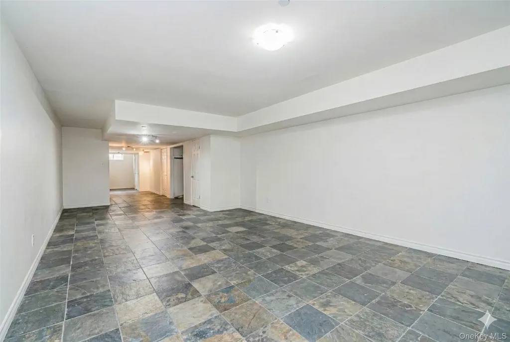 49 Llewellyn Place Staten Island NY 10310