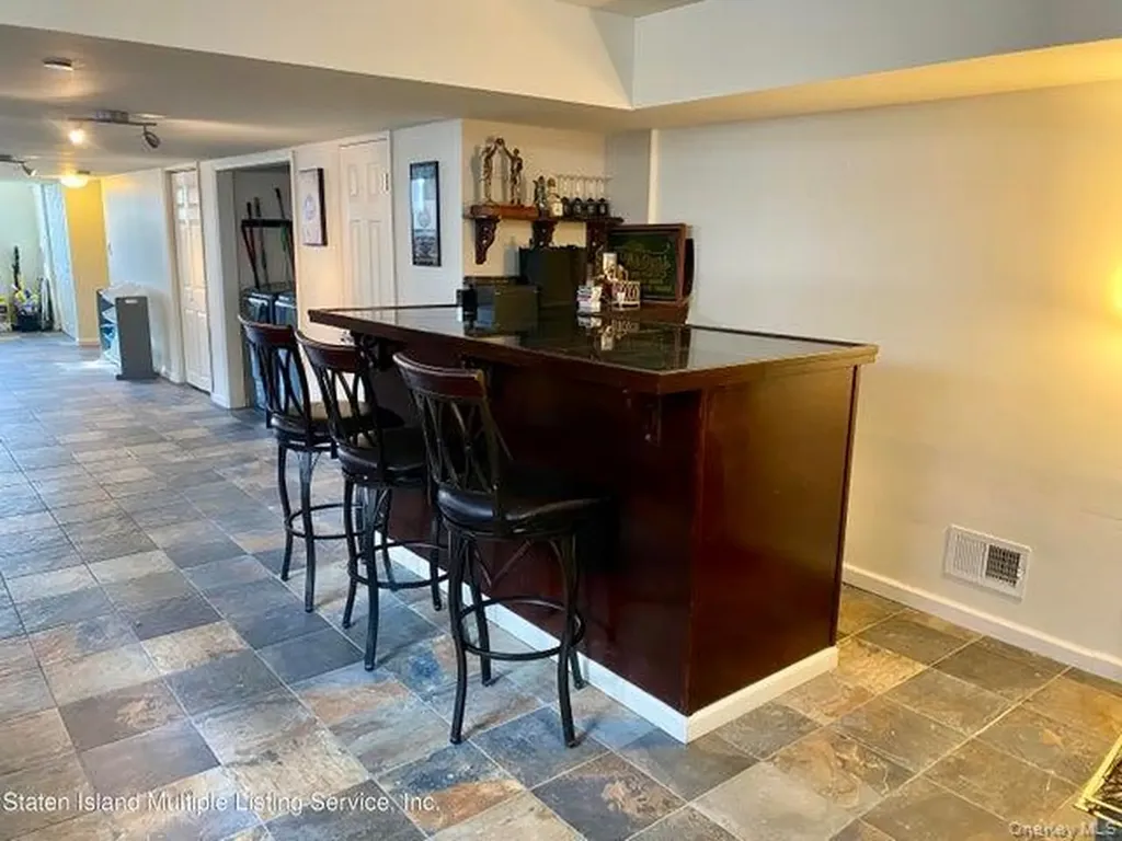 49 Llewellyn Place Staten Island NY 10310