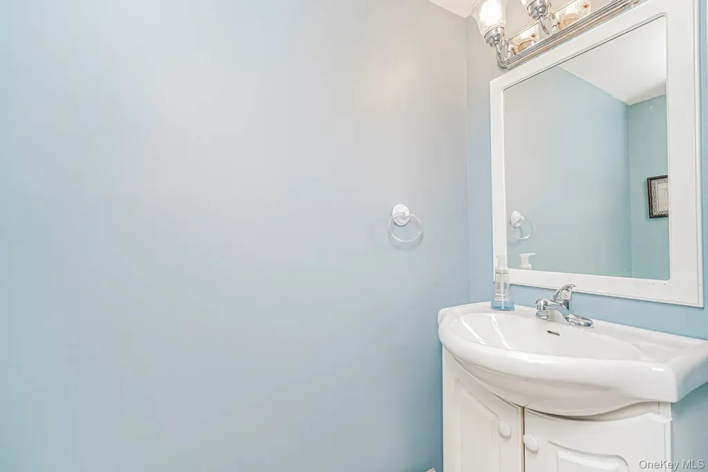 49 Llewellyn Place Staten Island NY 10310