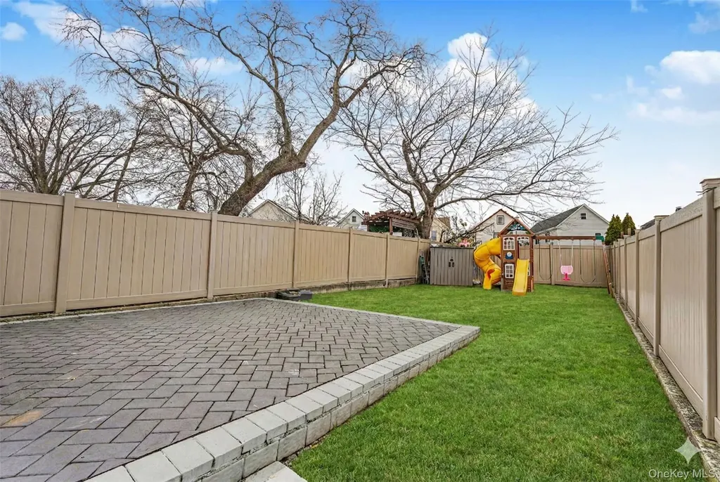 49 Llewellyn Place Staten Island NY 10310