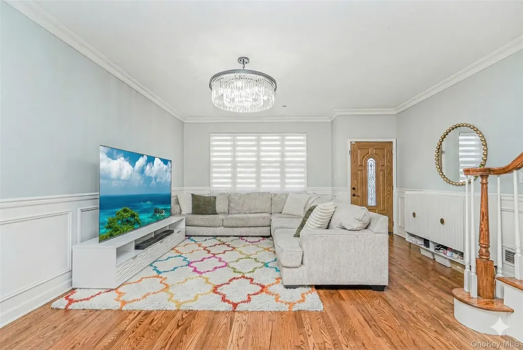 49 Llewellyn Place Staten Island NY 10310