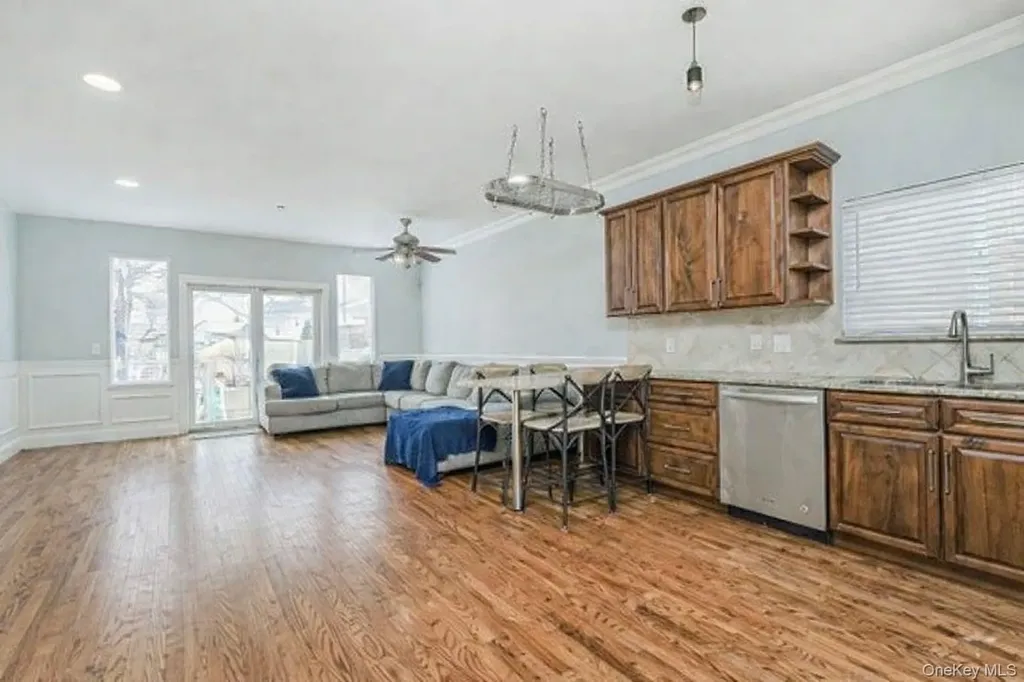 49 Llewellyn Place Staten Island NY 10310