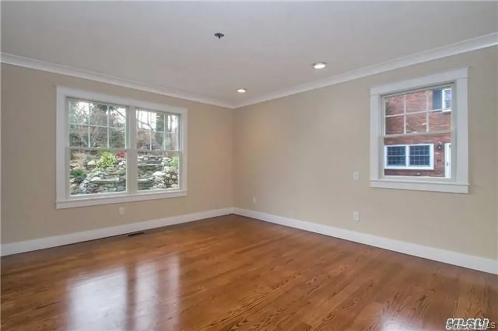 22 Avenue E Holbrook NY 11741