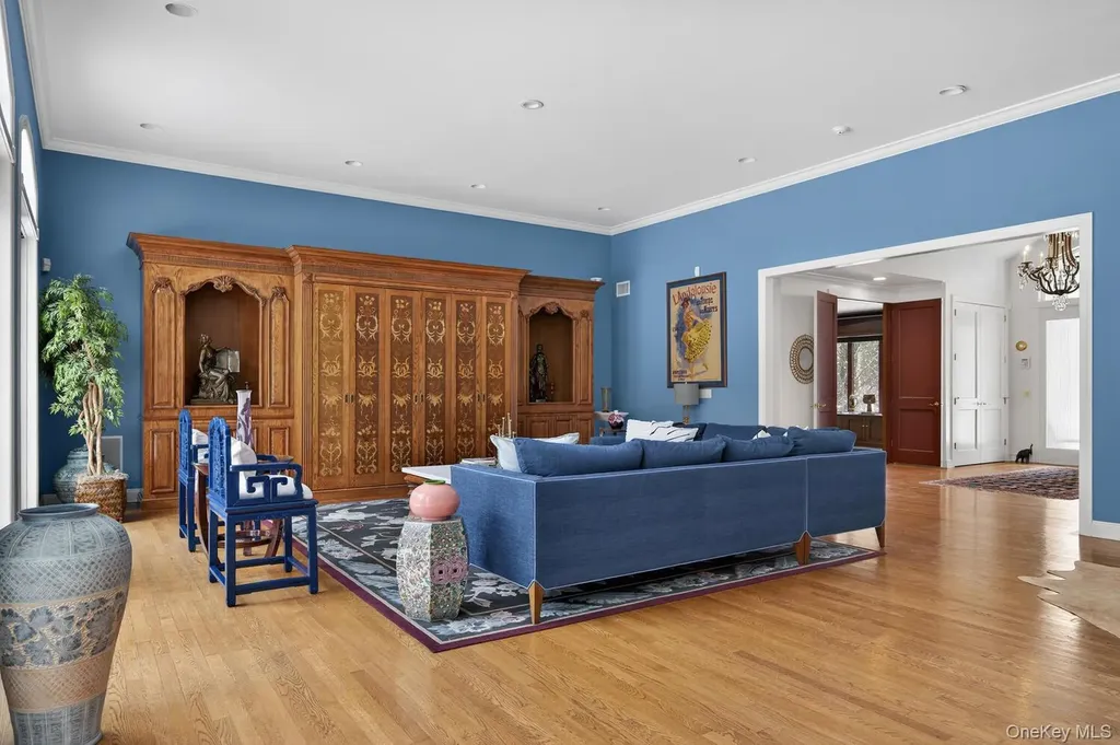 1 Hunting Lane Old Westbury NY 11568