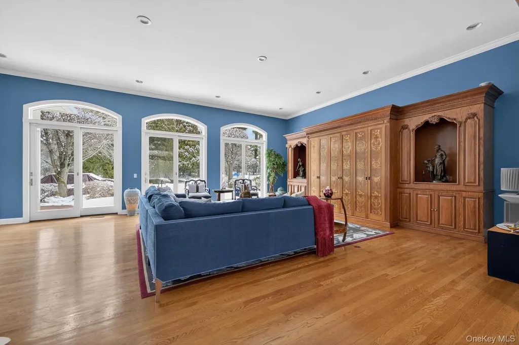 1 Hunting Lane Old Westbury NY 11568