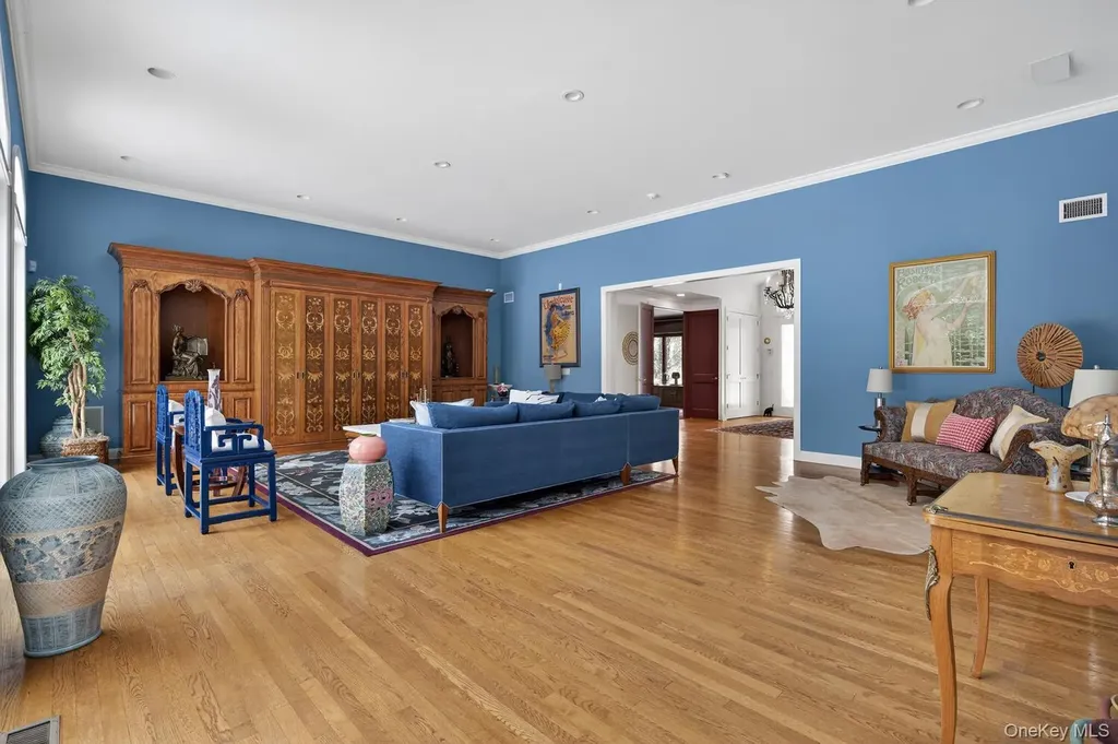 1 Hunting Lane Old Westbury NY 11568