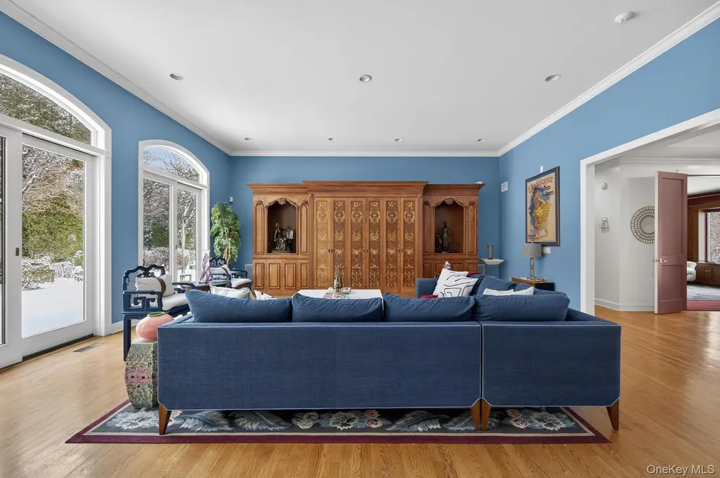 1 Hunting Lane Old Westbury NY 11568