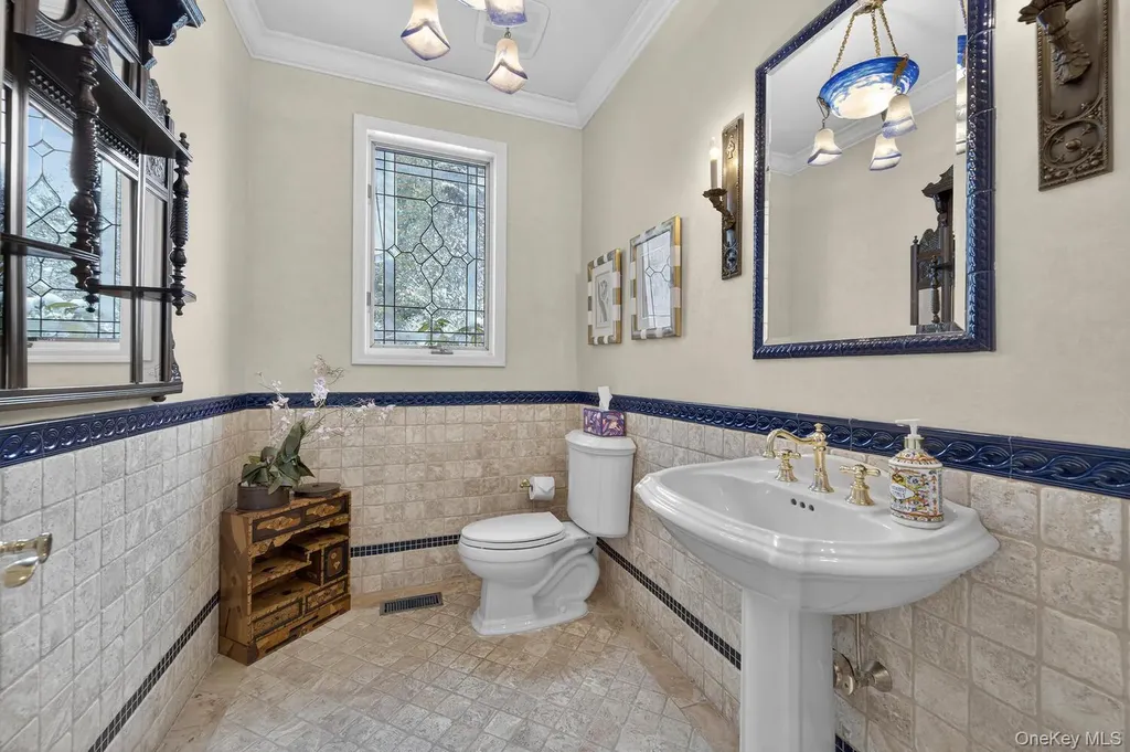 1 Hunting Lane Old Westbury NY 11568