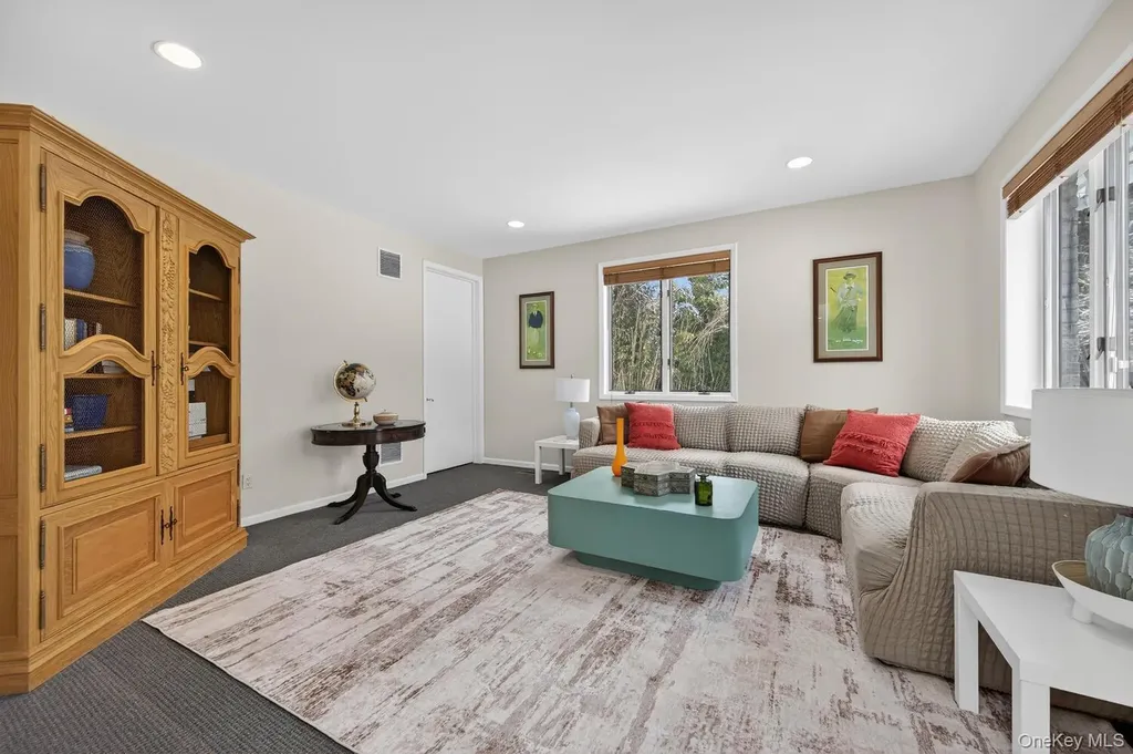 1 Hunting Lane Old Westbury NY 11568