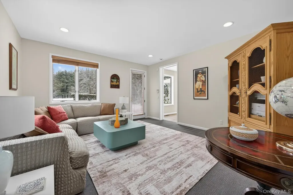 1 Hunting Lane Old Westbury NY 11568