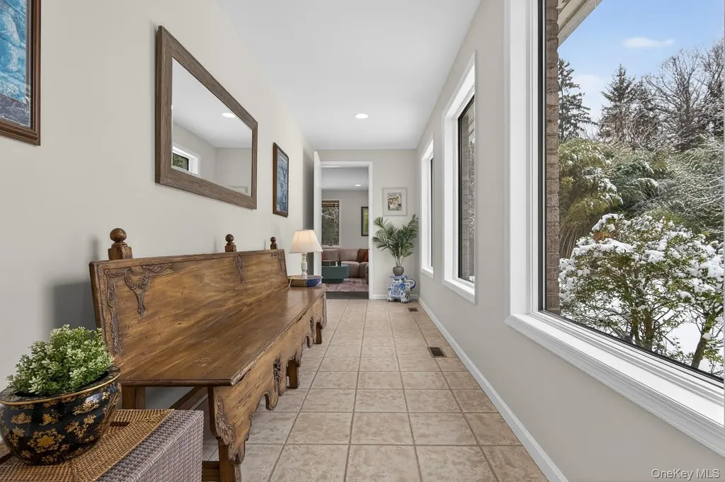 1 Hunting Lane Old Westbury NY 11568
