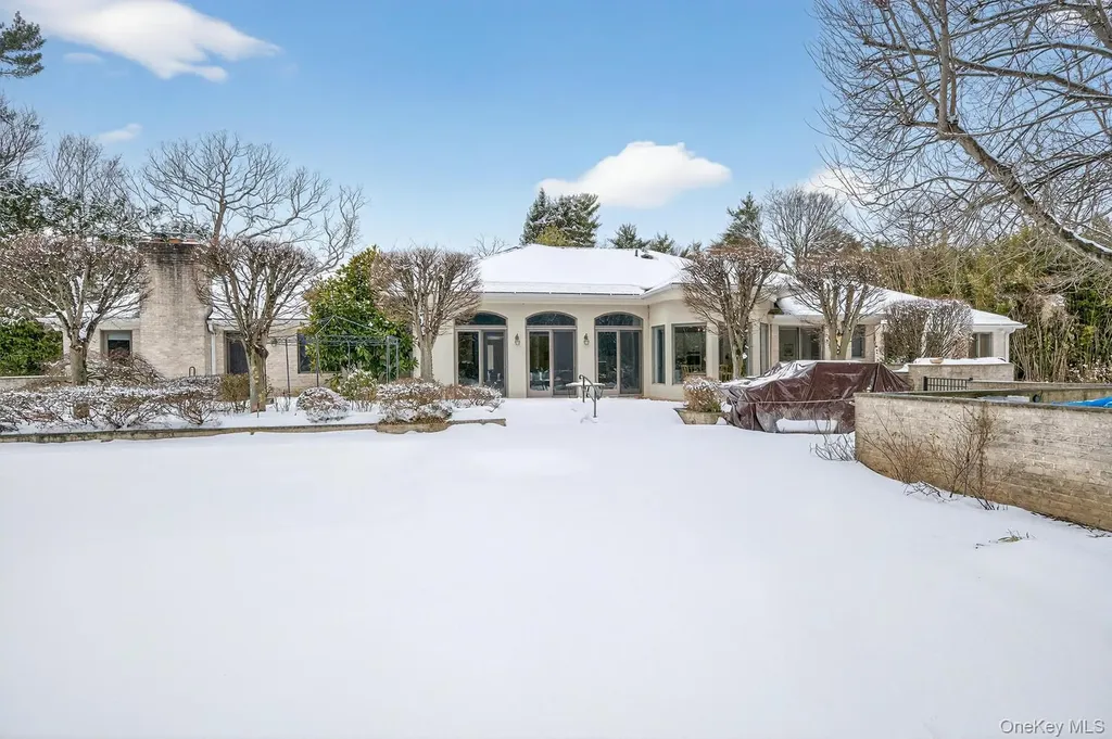 1 Hunting Lane Old Westbury NY 11568