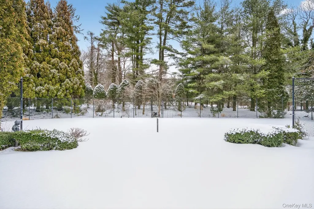 1 Hunting Lane Old Westbury NY 11568