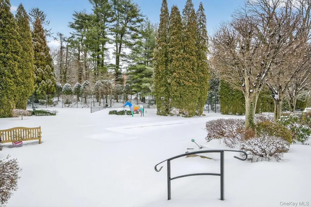 1 Hunting Lane Old Westbury NY 11568