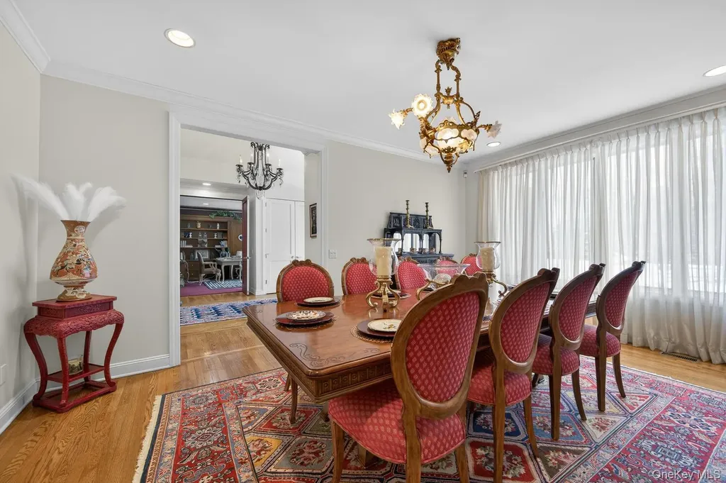 1 Hunting Lane Old Westbury NY 11568