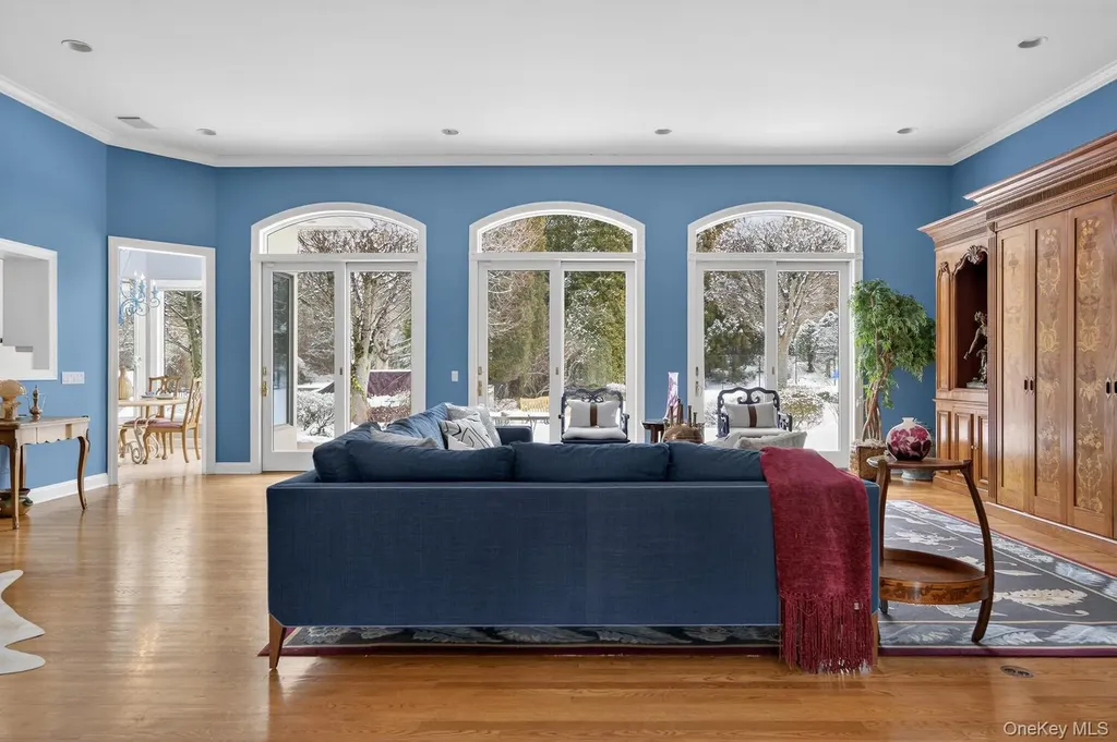 1 Hunting Lane Old Westbury NY 11568