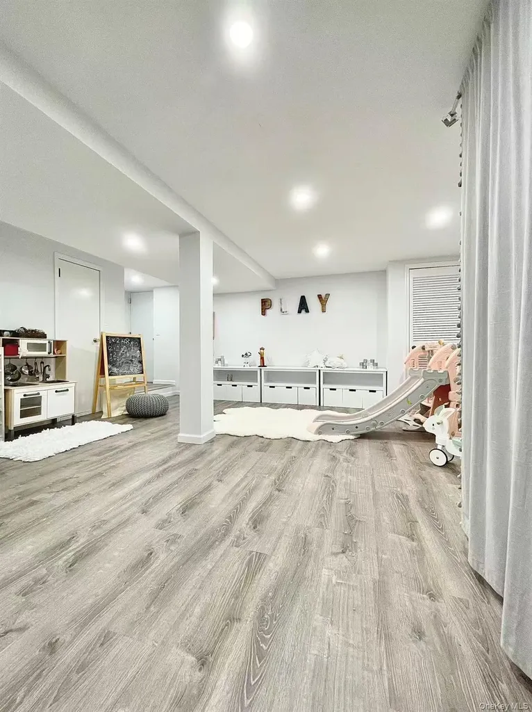 21540 23rd Avenue Bayside NY 11360