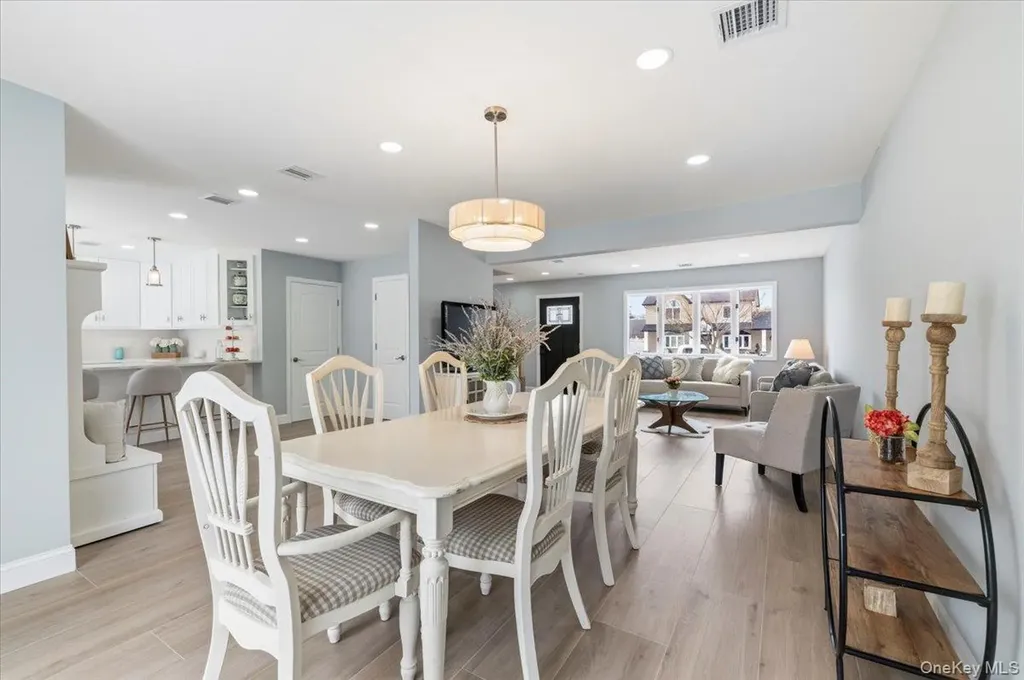 89 Ridge Lane Levittown NY 11756