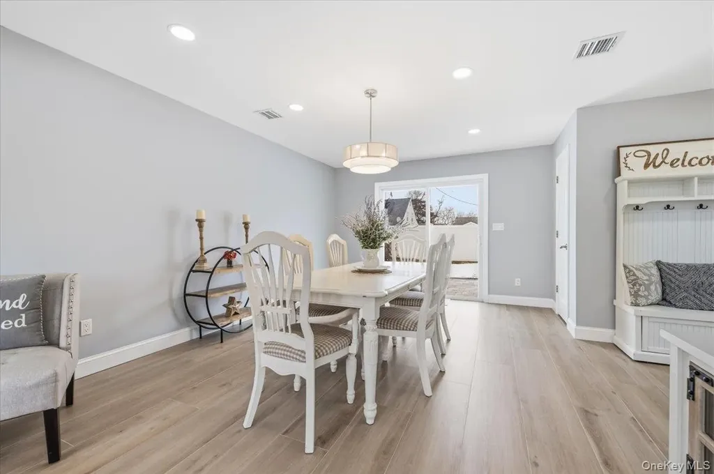 89 Ridge Lane Levittown NY 11756