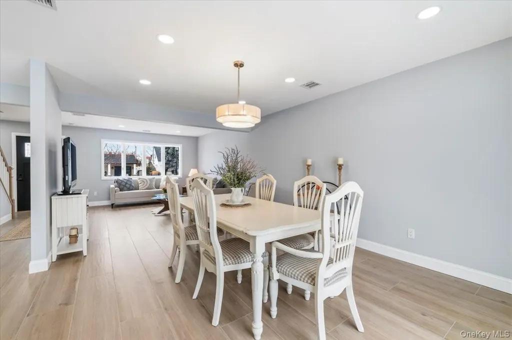 89 Ridge Lane Levittown NY 11756