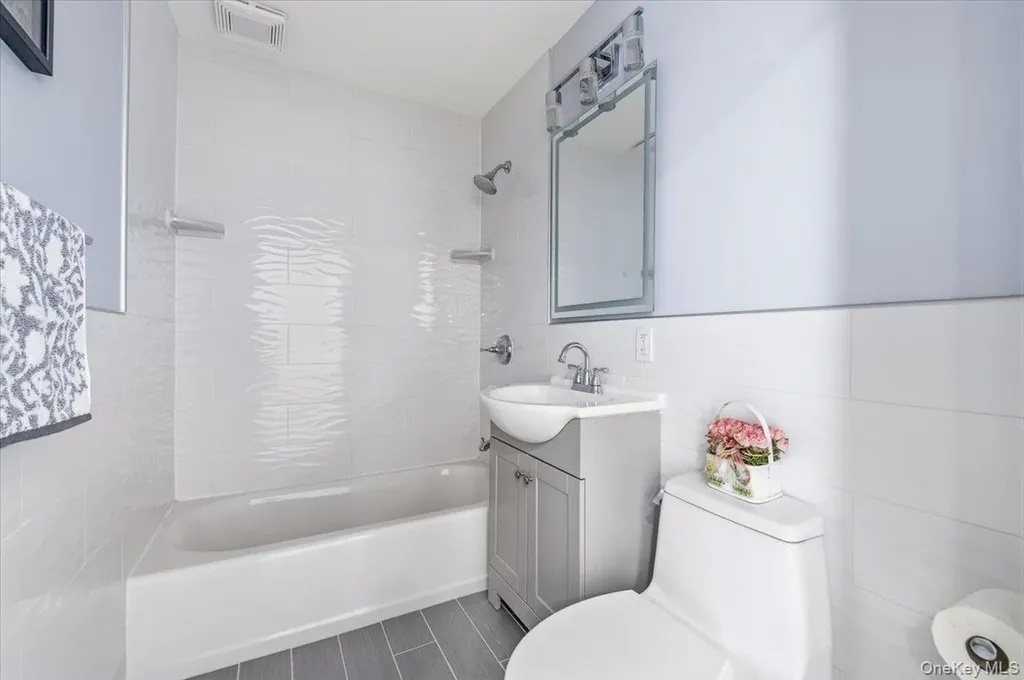 89 Ridge Lane Levittown NY 11756