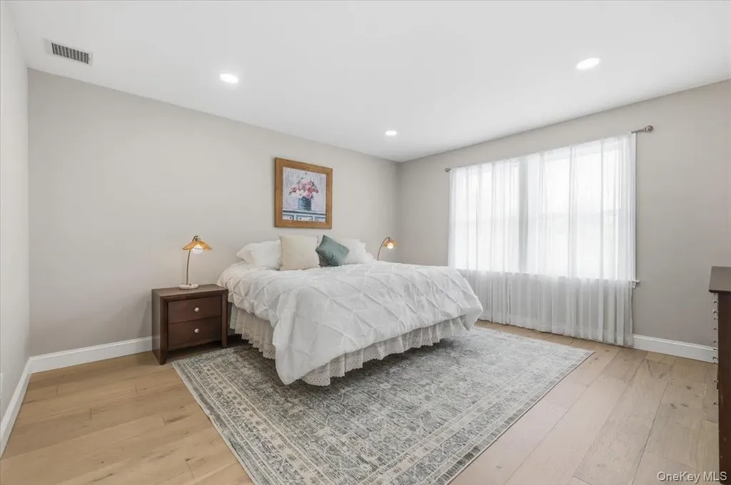 89 Ridge Lane Levittown NY 11756