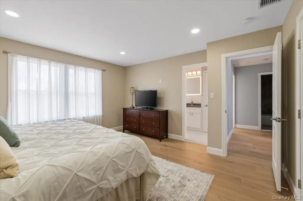 89 Ridge Lane Levittown NY 11756