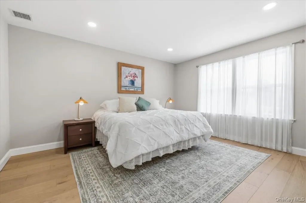 89 Ridge Lane Levittown NY 11756