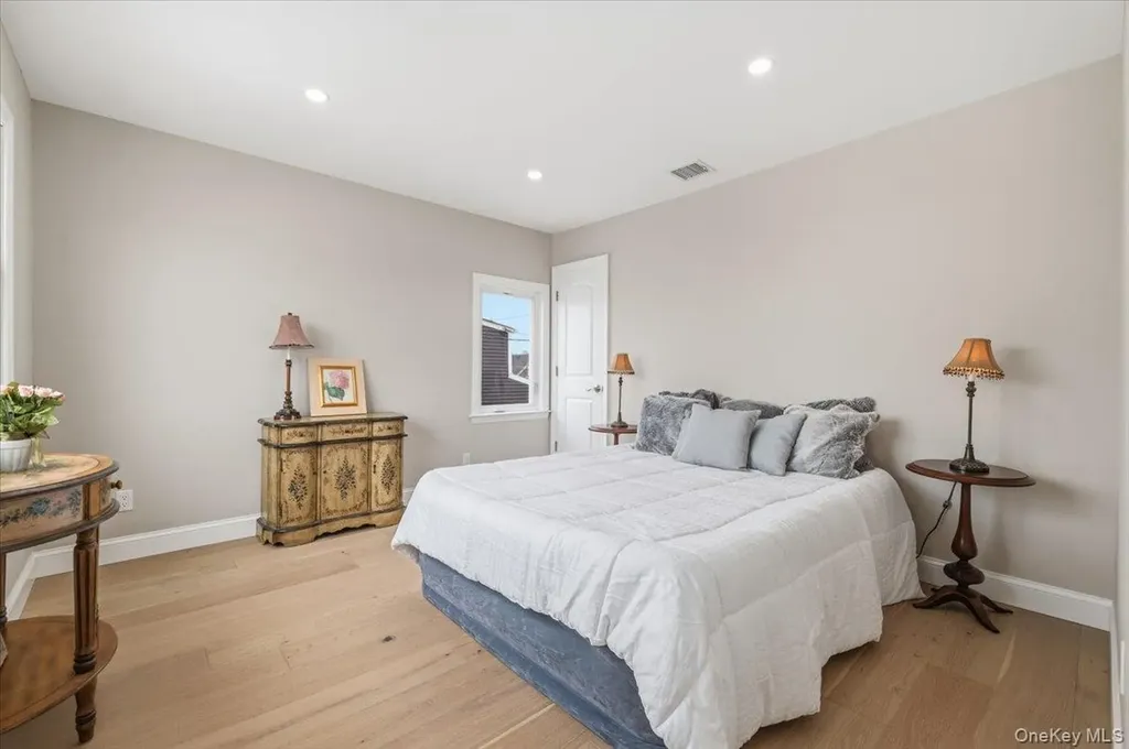 89 Ridge Lane Levittown NY 11756