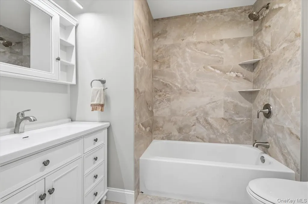 89 Ridge Lane Levittown NY 11756