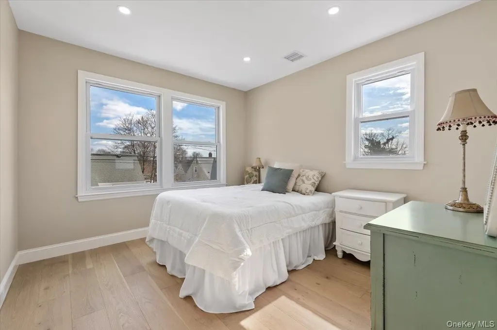 89 Ridge Lane Levittown NY 11756