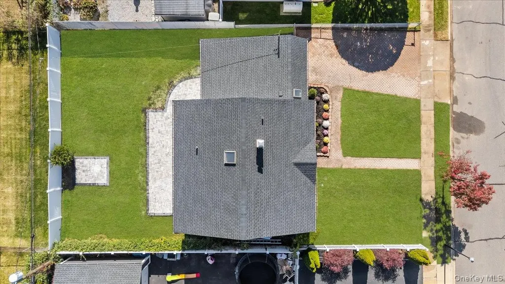 89 Ridge Lane Levittown NY 11756