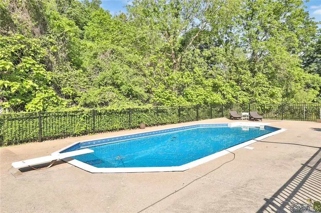 15 Pine Drive Stony Point NY 10980