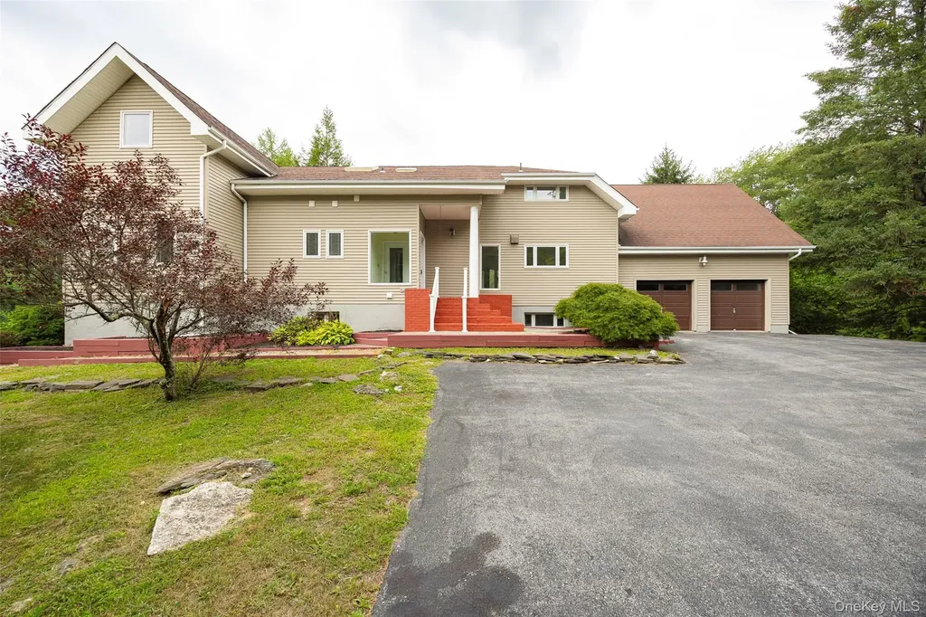 303 Freedom Road Pleasant Valley NY 12569