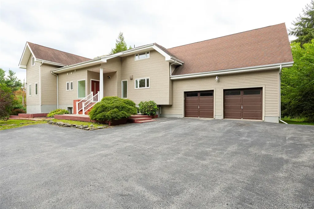 303 Freedom Road Pleasant Valley NY 12569