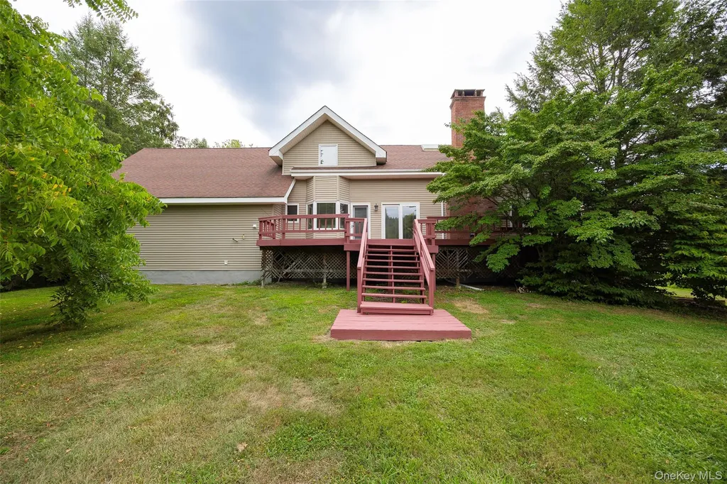 303 Freedom Road Pleasant Valley NY 12569