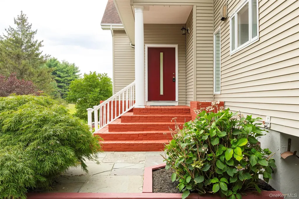 303 Freedom Road Pleasant Valley NY 12569