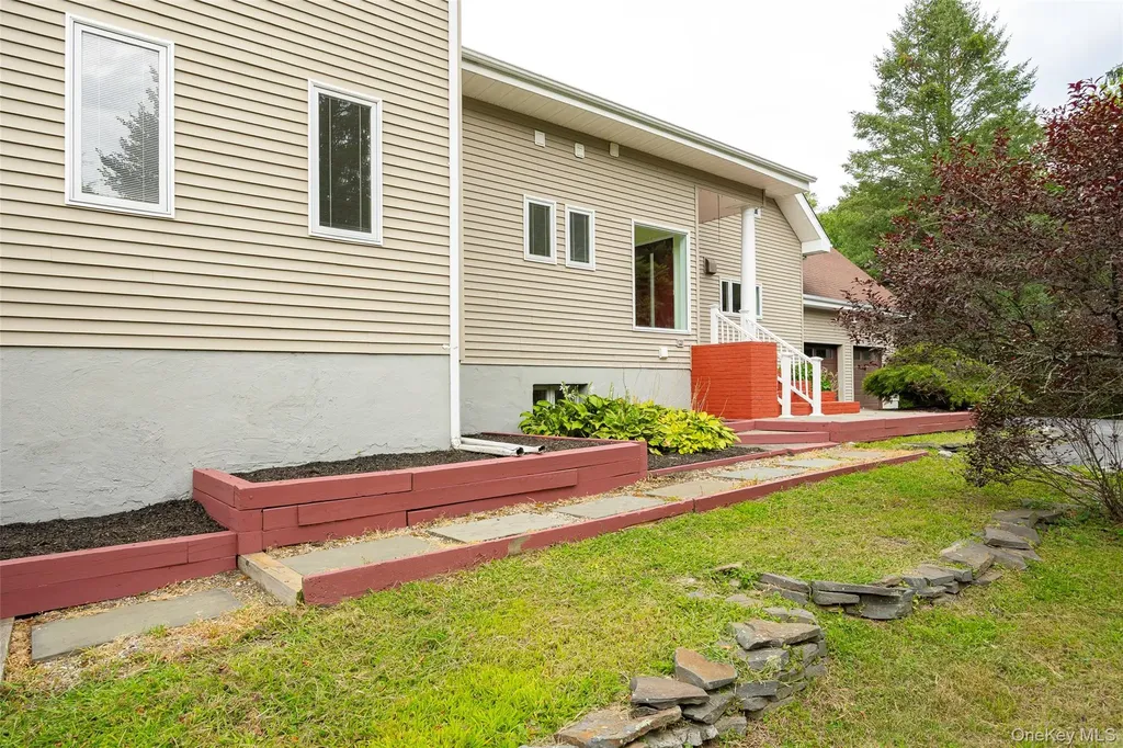 303 Freedom Road Pleasant Valley NY 12569