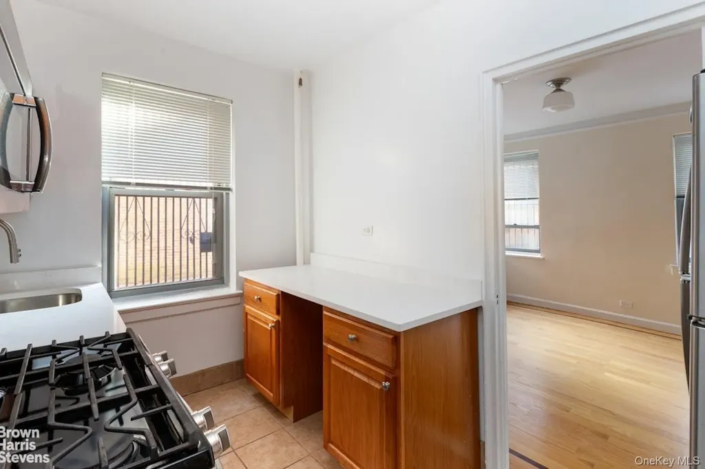 4445 Post Road Bronx NY 10471