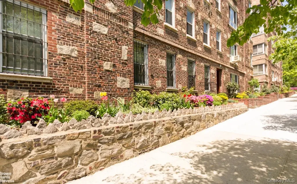 4445 Post Road Bronx NY 10471