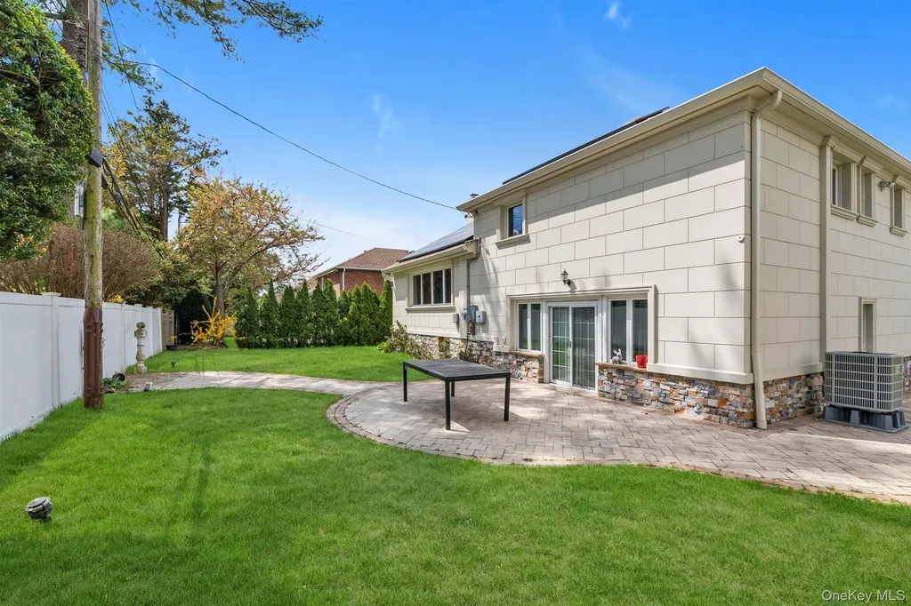 830 Pepperidge Road Westbury NY 11590