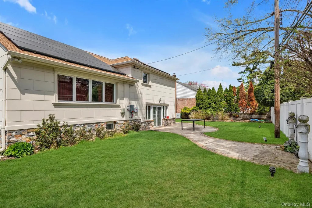 830 Pepperidge Road Westbury NY 11590
