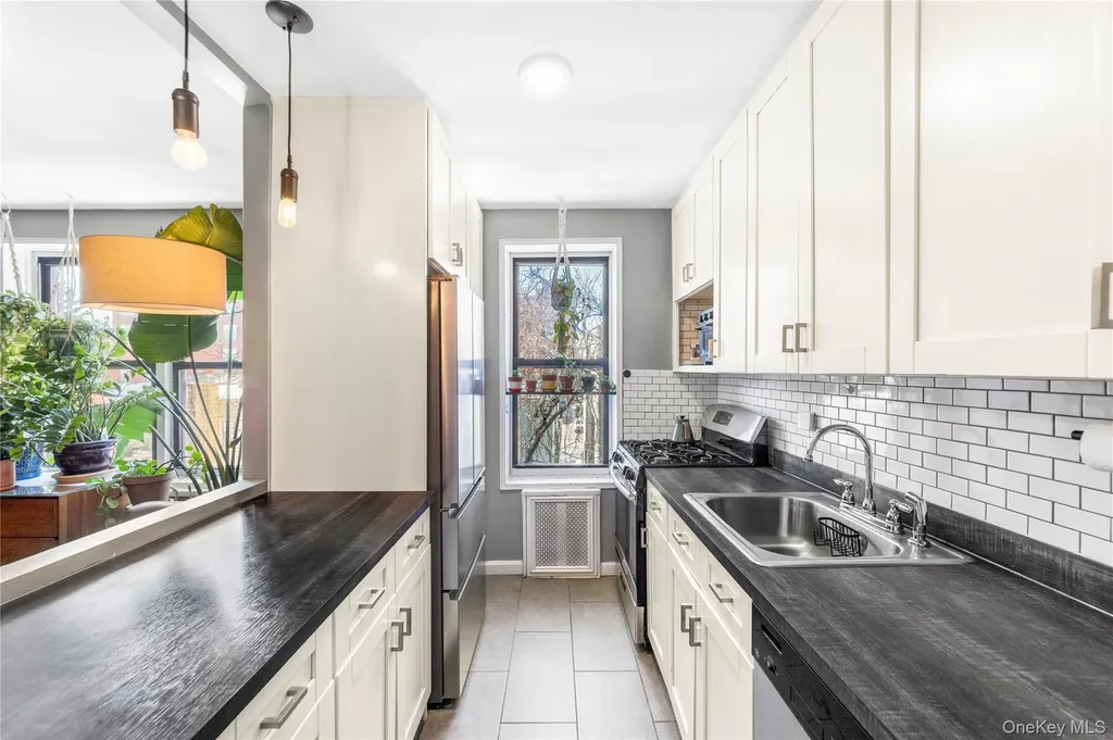 282 E 35th Street Brooklyn NY 11203