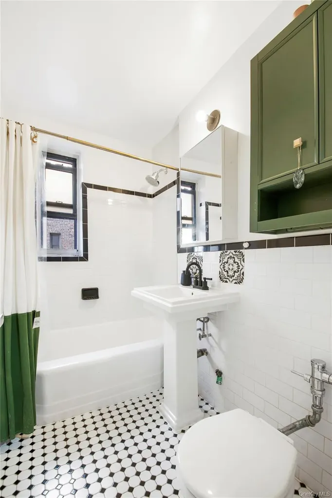 282 E 35th Street Brooklyn NY 11203
