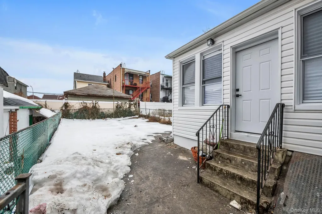 1517 Gillespie Avenue Bronx NY 10461